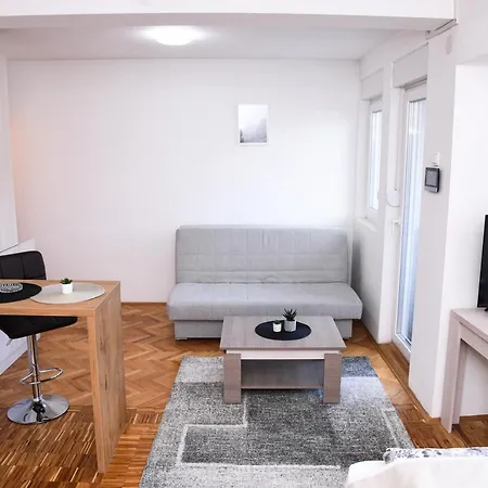 Apartment Demir *